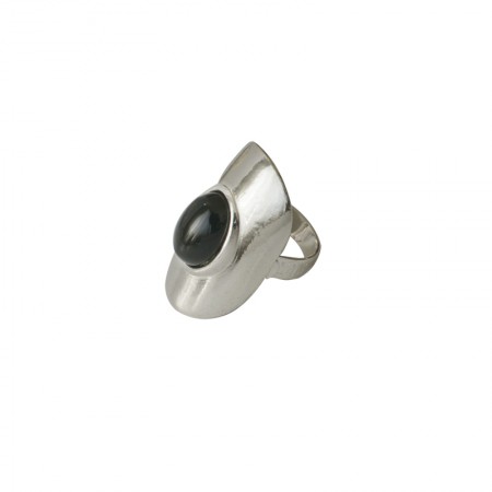 Ring with black onyx